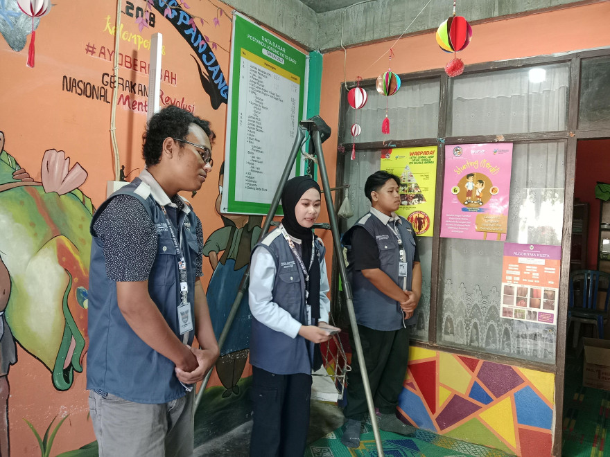 CEGAH STUNTING SEJAK DINI, MAHASISWA KKN NAGARI MUNGKA GELAR PENGUKURAN ANTROPOMETRI ANAK: MENGUATKAN KOMITMEN KESEHATAN GENERASI EMAS 2045